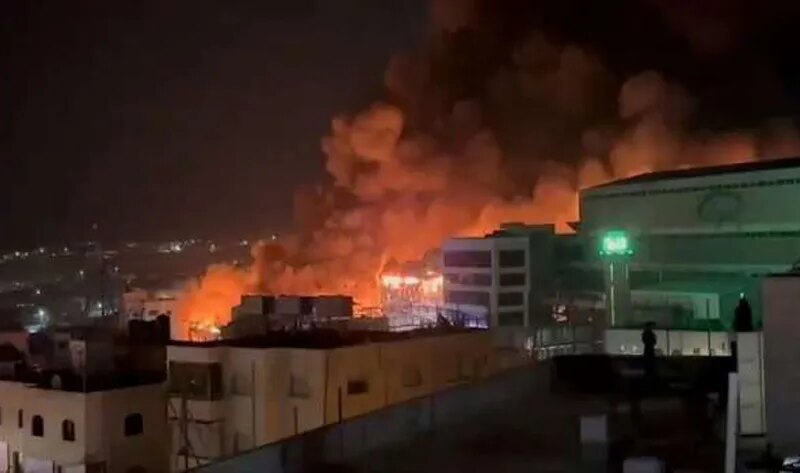 «القاهرة الإخبارية»: اندلاع حريق ضخم في مدينة الخليل بالضفة الغربية