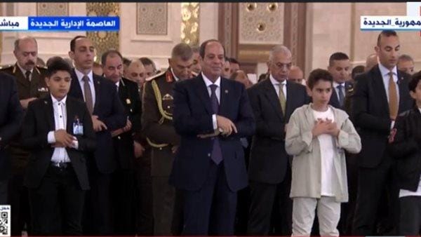 الرئيس السيسي يؤدي صلاة عيد الفطر من مسجد مصر بالعاصمة الإدارية