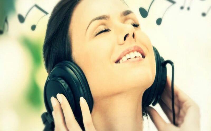 الاستماع للموسيقى الحزينة يؤدي للسعادة لهذا السبب… تعرف عليه