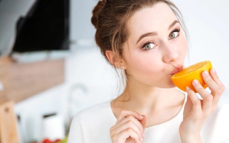 ما هي الكمية الموصى بها من تناول البرتقال يوميا؟