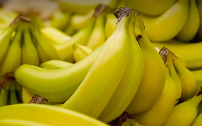 فوائد تناول الموز على معدة فارغة