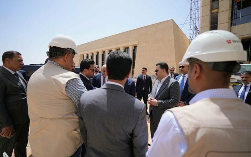 رئيس الوزراء يوجه بالإسراع في تنفيذ مشروع المجمع الحكومي الجديد في الأنبار