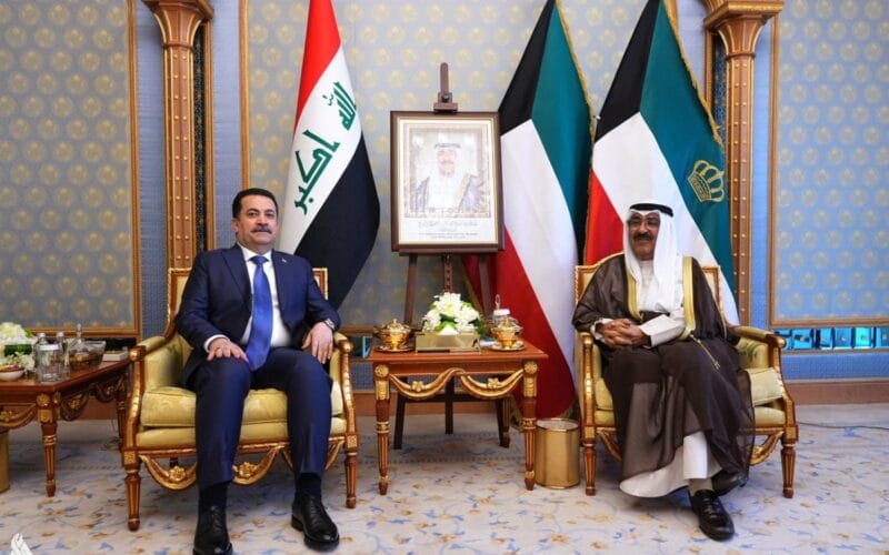 رئيس الوزراء وأمير الكويت يؤكدان أهمية إدامة علاقات حسن الجوار والاحترام المتبادل