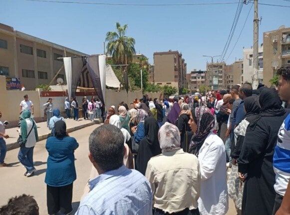 آراء متباينة لطلاب الثانوية حول امتحان الإنجليزية في القليوبية