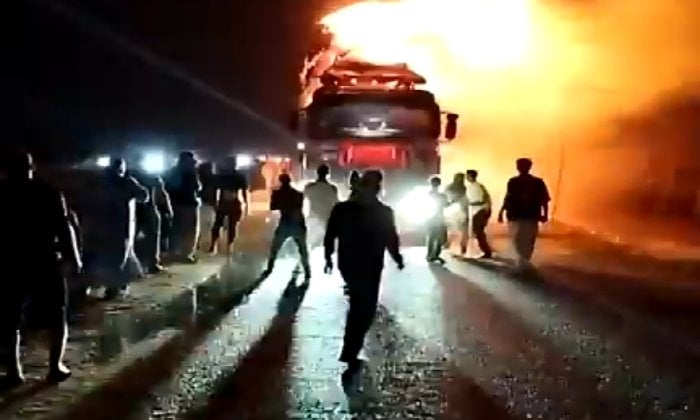 إخماد حريق في سيارة نقل بطامية بالفيوم دون وقوع إصابات