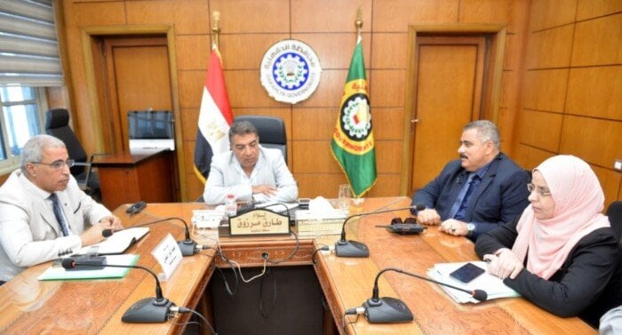 اجتماع محافظ الدقهلية لحل قضايا المزارعين وتأمين الأسمدة