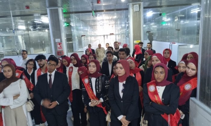 احتفالات طلاب جامعة الإسكندرية بثورة 30 يونيو وسط المشاريع الوطنية