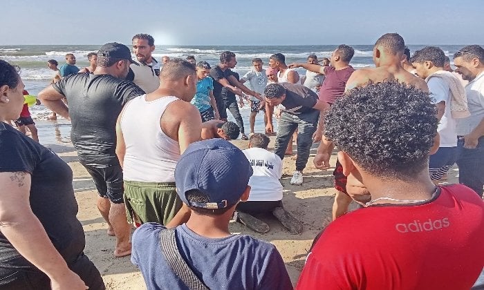 استعادة جثة شاب غرق في شاطئ بورسعيد