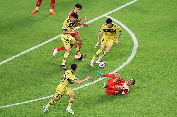بايرن ميونخ يواجه القلق بعد إصابة موسيالا رغم التأهل لدور الـ16 في كأس العالم للأندية
