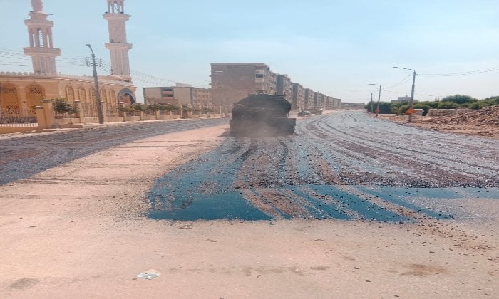 تحديثات رصف طريق مساكن الرملة في بنها برعاية محافظ القليوبية