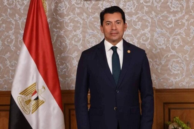 تهنئة وزير الرياضة لرئيس اتحاد الجمباز بفوز مصر في بطولة العالم للناشئات