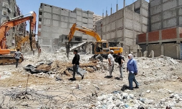 جهود موسعة لإزالة التعديات على البناء في حي أول المنتزه بالإسكندرية
