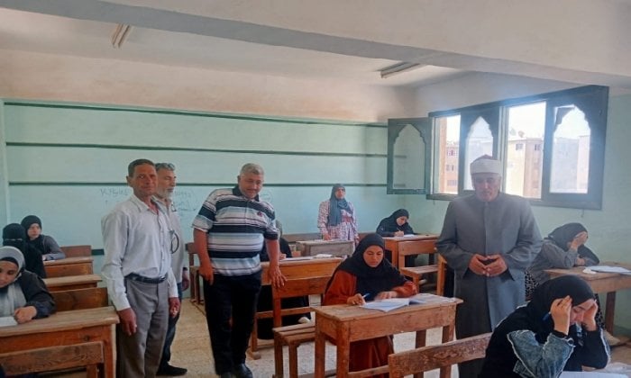 جولة تفقدية لرئيس منطقة القليوبية الأزهرية في لجان امتحانات الثانوية بالقناطر الخيرية