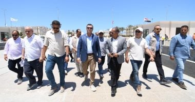 جولة وزير الإسكان في العلمين الجديدة: تفقد كوبرى C19 والمعالم التراثية والشاطئية