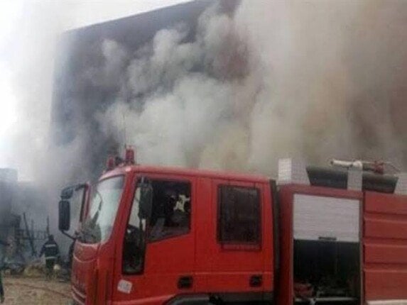 حريق مدمر يشتعل في مصنع فيبر بقرية قلما بالقليوبية