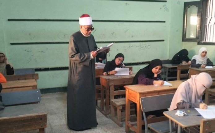 رئيس المعاهد الأزهرية يتفقد امتحانات القليوبية