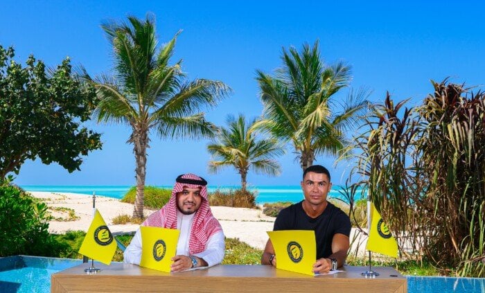 رونالدو يستمر في النصر: تجديد العقد يثري القصة