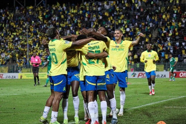 صن داونز تحت قيادة موكوينا يستعد لمواجهة بوروسيا دورتموند في كأس العالم للأندية
