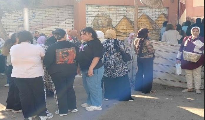 طلاب الإسكندرية يعبرون عن ارتياحهم بعد امتحان اللغة الإنجليزية مع ملاحظات على الترجمة والقواعد.