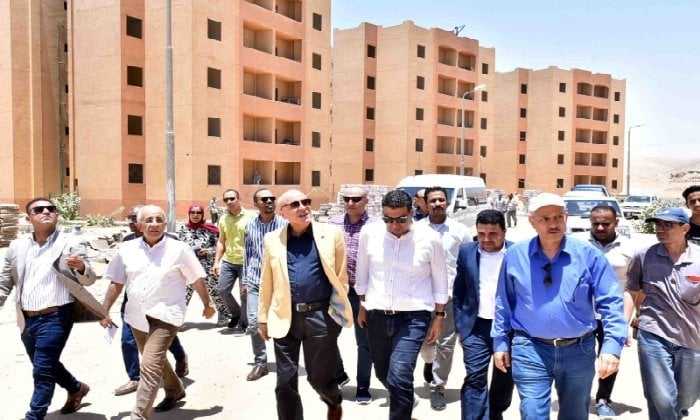 محافظ الأقصر يدعو لاستكمال مشروع الإسكان الاجتماعي بعد 16 عامًا من التوقف