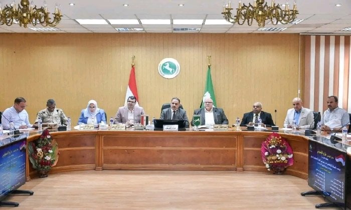 محافظ الشرقية يستمع لنداء المواطنين ويوفر فرص عمل وعلاج مجاني