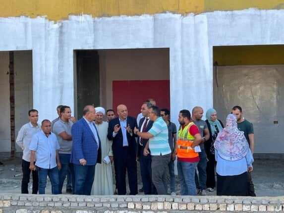 محافظ قنا يدعو لتحويل ميدان المحطة إلى نموذج للمدينة الخضراء