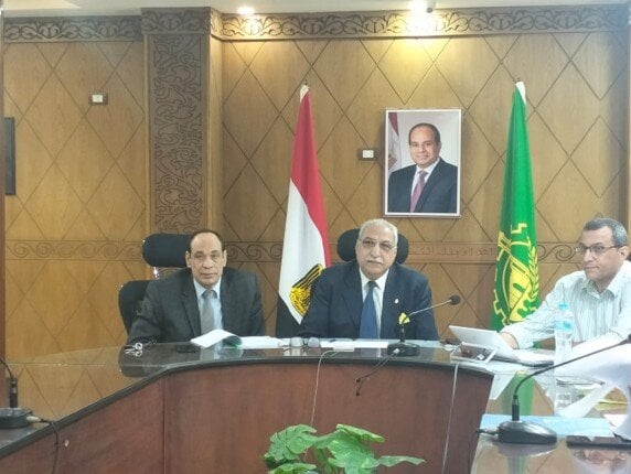 مدير تعليم القليوبية يشرف على امتحانات الثانوية العامة من غرفة العمليات