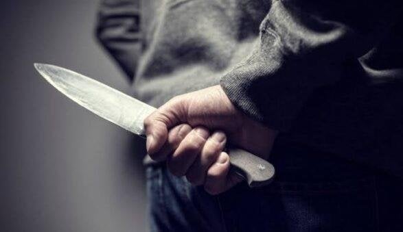 نزاع إرثي ينتهي بمأساة في مركز الوقف: مقتل مزارع وإصابة آخرين