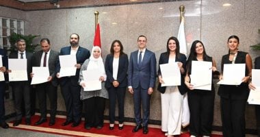 وزير الاستثمار يكرم أول دفعة من خريجي دبلومة التجارة الخارجية