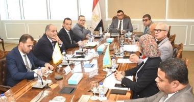 اجتماع وزير الإسكان لمتابعة مشروعات التنمية في مدينة السويس الجديدة: تعزيز الخدمات وفرص الاستثمار
