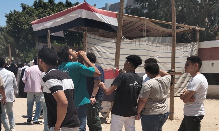 آراء متباينة حول امتحان الرياضيات البحتة بين طلاب الثانوية العامة بالفيوم