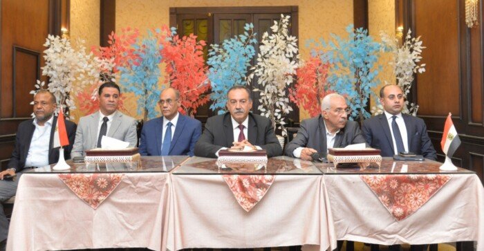 إجتماع محافظ أسيوط مع إدارة نادي أسيوط الرياضي