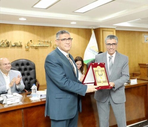 احتفاء محافظ الجيزة بتقاعد مدير الطب البيطري