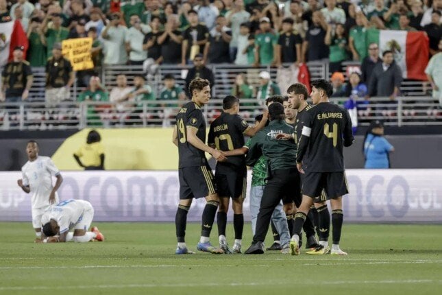 المكسيك تتجاوز هندوراس وتتأهل لملاقاة الولايات المتحدة في نهائي الكأس الذهبية.