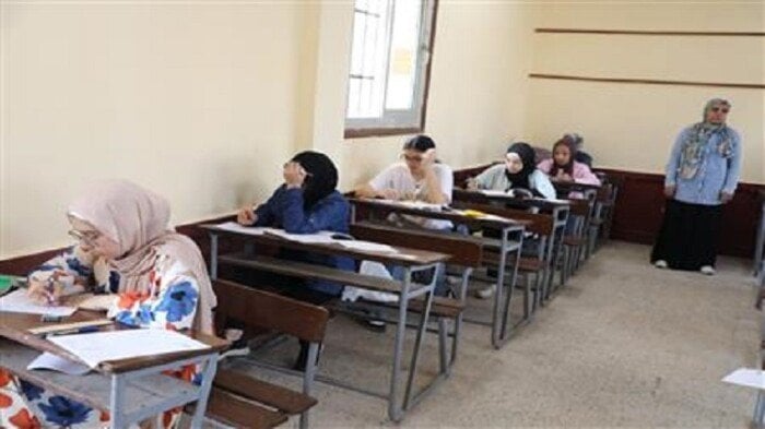 امتحانات متباينة: إغماءات في الكيمياء وفرحة الجغرافيا