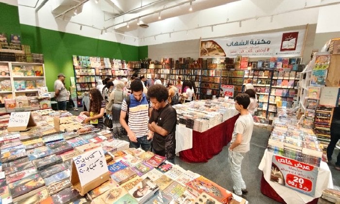 تزايد اهتمام الشباب في اليوم الثالث لمعرض الإسكندرية الدولي للكتاب