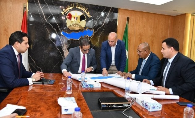 تسليم تقرير الدراسة حول تحسين استخدام الأراضي في منطقة بحيرة قارون