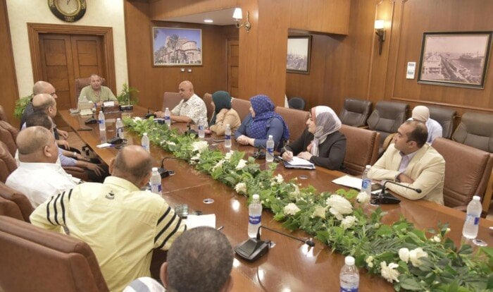 تطوير منطقة العرب: اجتماع محافظ بورسعيد مع أصحاب المحال التجارية