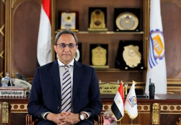 تعاون مثمر: محافظ قنا يرحب بفريق شبكات المرافق من المنيا