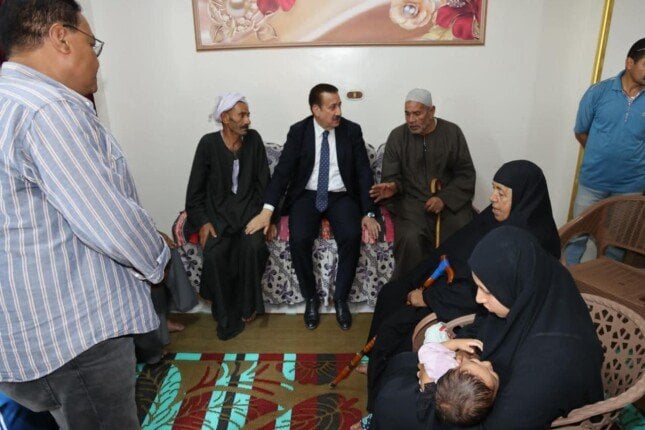تعزية محافظ المنوفية لأسرة سائق التوك توك ضحية الأحوال الجوية بكومشيش