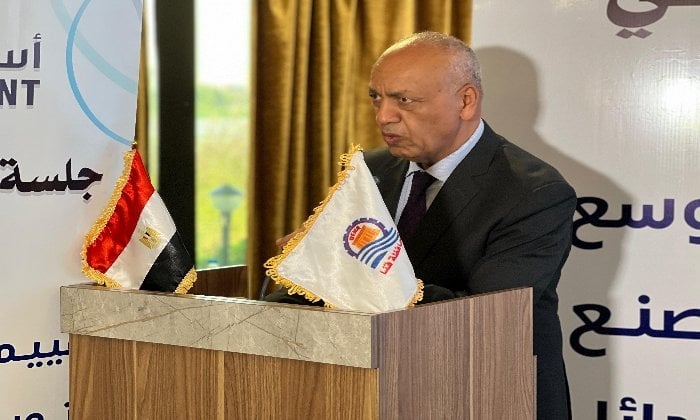 جلسة حوار مجتمعي حول الأثر البيئي لتوسعات مصنع أسمنت النهضة بحضور محافظ قنا ومصطفى بكري