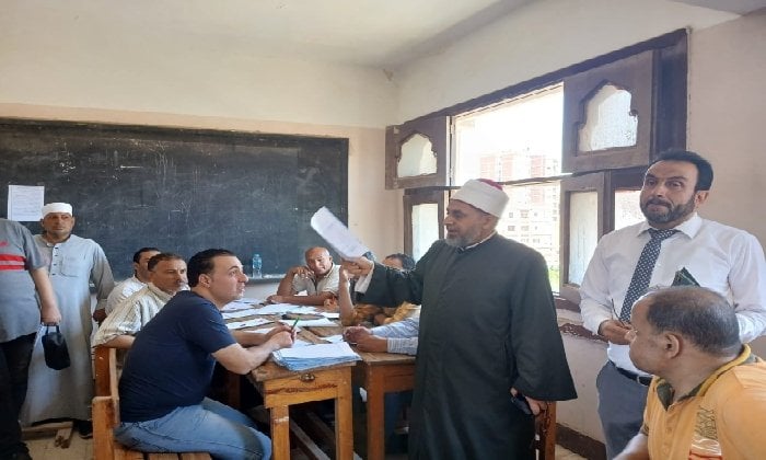 جولة رئيس أزهر الشرقية في رصد تصحيح امتحانات الثانوية العامة