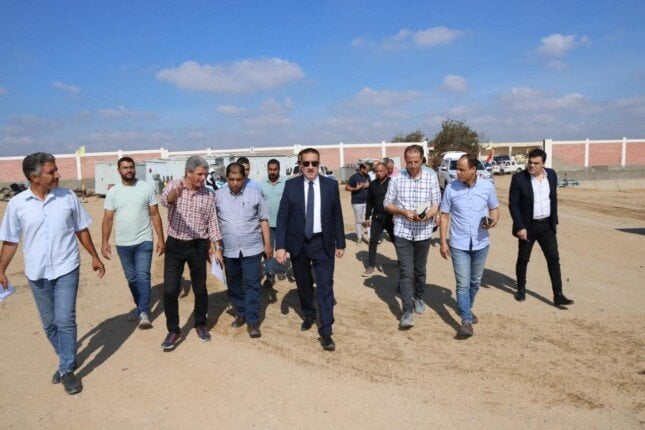 جولة للمحافظ في مشروع محطة معالجة الصرف الصحي بكفر داود
