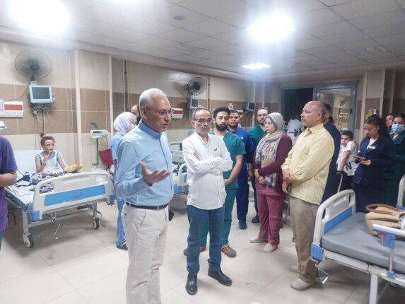 رئيس جامعة المنيا يتدخل سريعًا بعد نداء والد الطفل على السوشيال ميديا