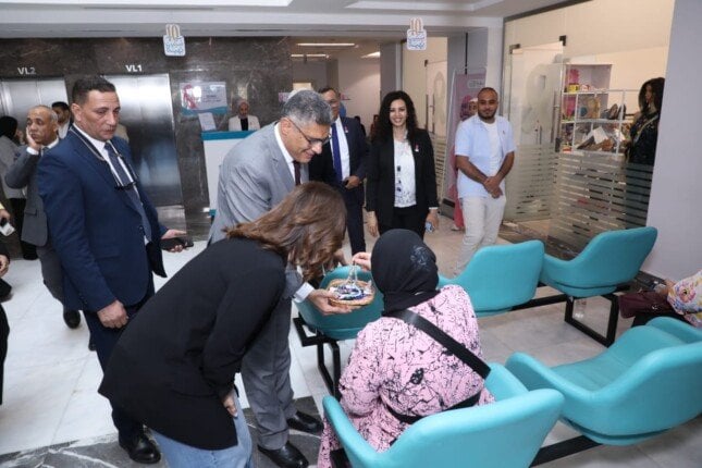 زيارة محافظ الجيزة لمستشفى بهية: دعم الكشف المبكر وعلاج سرطان الثدي