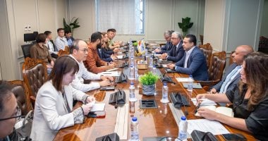 زيارة وفد صيني رفيع المستوى برئاسة “لي شين” إلى المنطقة الاقتصادية لقناة السويس لتعزيز فرص الاستثمار في قطاع الملابس والمنسوجات
