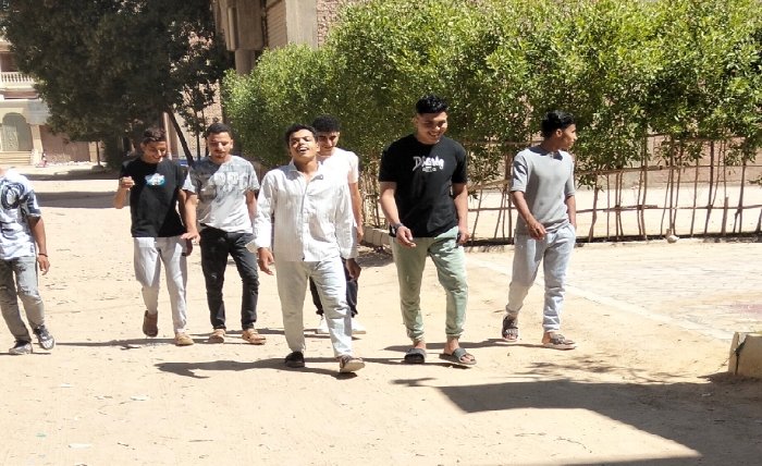 طلاب الثانوية الأزهرية بالفيوم يشيدون بسهولة امتحان الجغرافيا