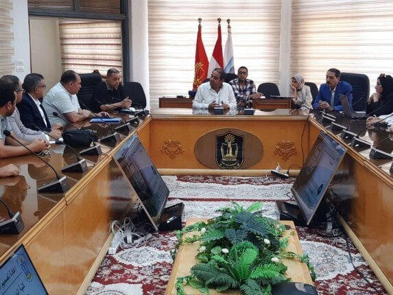 عرض رئيس جامعة بورسعيد للمخطط التفصيلي لكلية الهندسة والتجارة