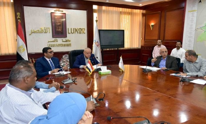 محافظ الأقصر يراقب إجراءات التقنين والتطورات الجغرافية