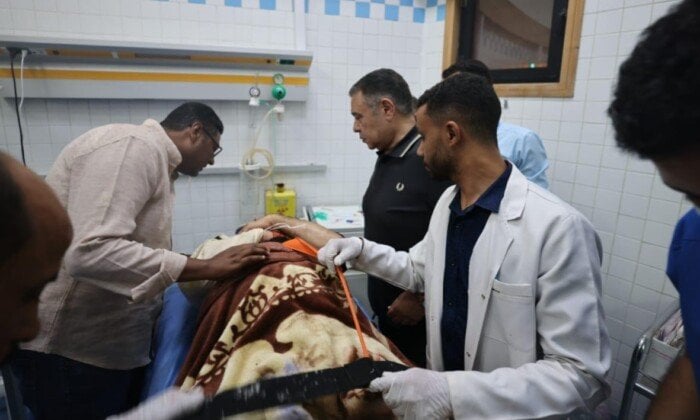 محافظ البحر الأحمر يتفقد موقع حادث حفار جبل الزيت ويزور المصابين